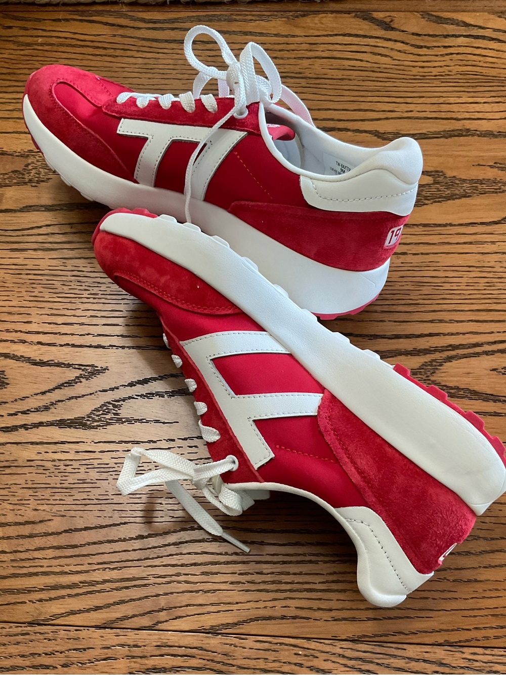 Le Tigre - Baxter Red and White Women's Sneakers. Size 9